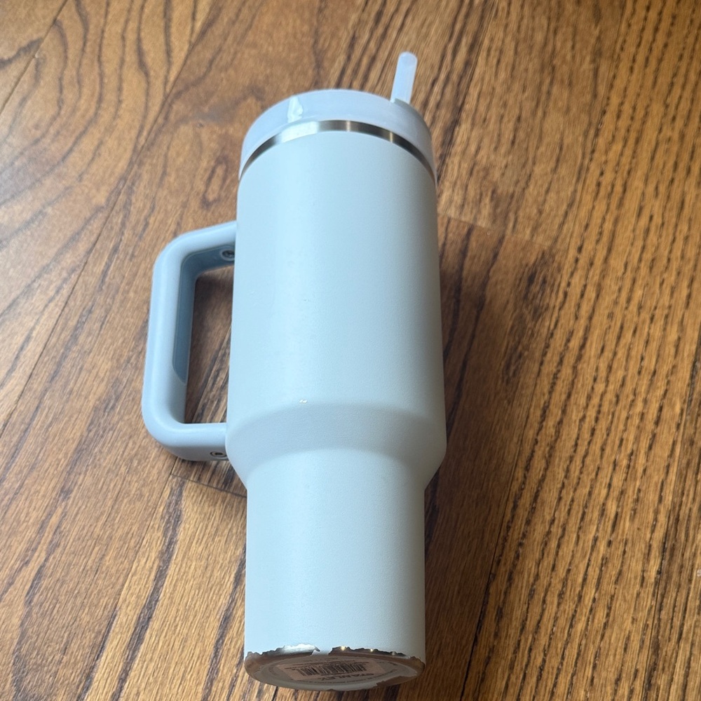 Stanley Classic Grey Travel Mug with Handle - Picture 5 of 8